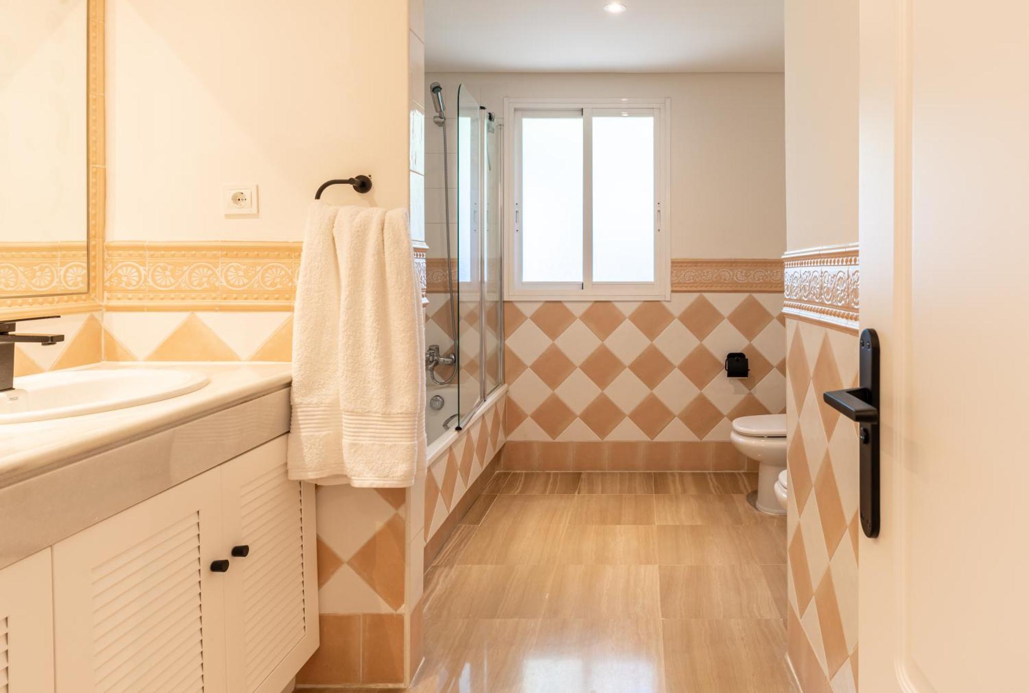 Fantastico Atico Duplex En Marbella, Con Vistas Al Mar Y A 300 Metros De La Playa Apartment *