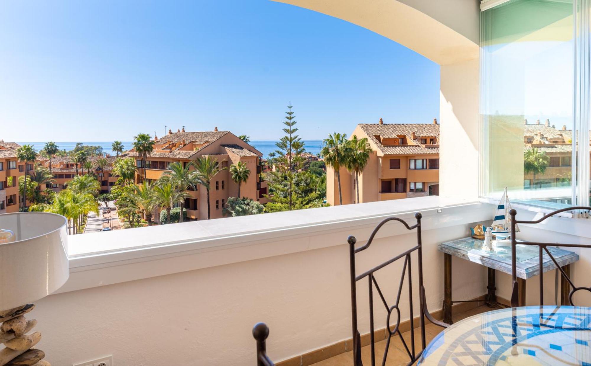 Fantastico Atico Duplex En Marbella, Con Vistas Al Mar Y A 300 Metros De La Playa Apartemen