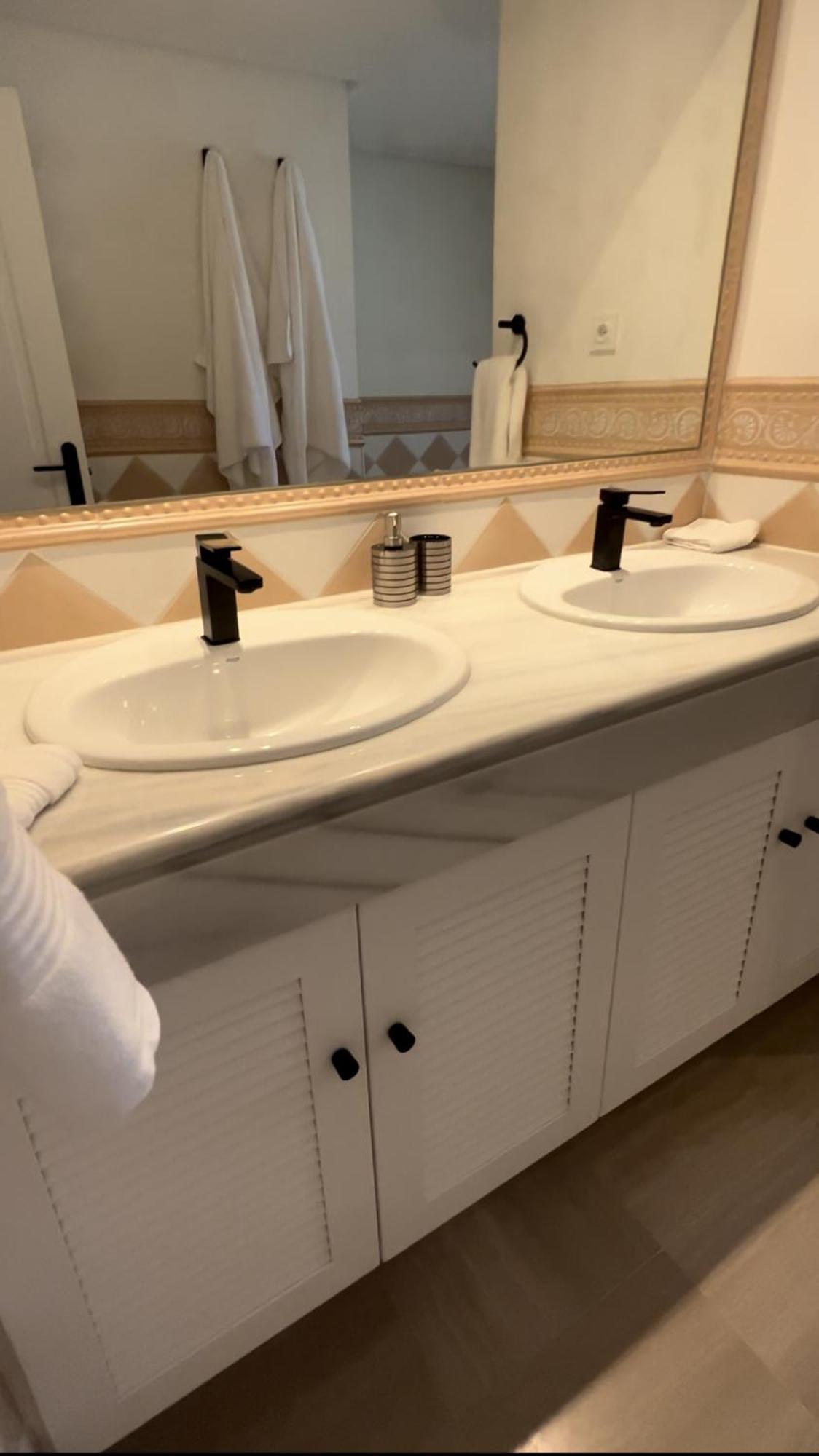 Apartemen Fantastico Atico Duplex En Marbella, Con Vistas Al Mar Y A 300 Metros De La Playa *