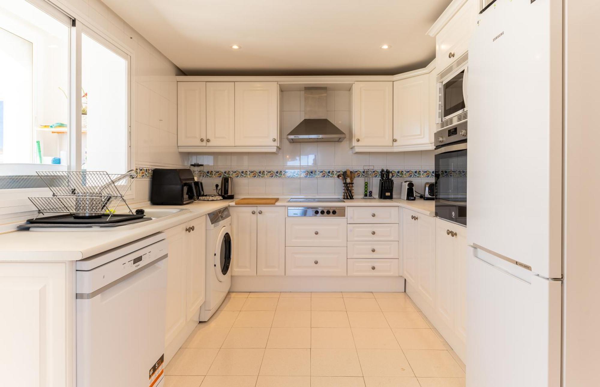 Fantastico Atico Duplex En Marbella, Con Vistas Al Mar Y A 300 Metros De La Playa *